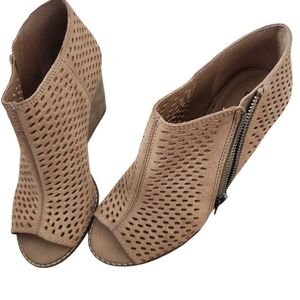 Lucky Brand Tan Ankle Booties